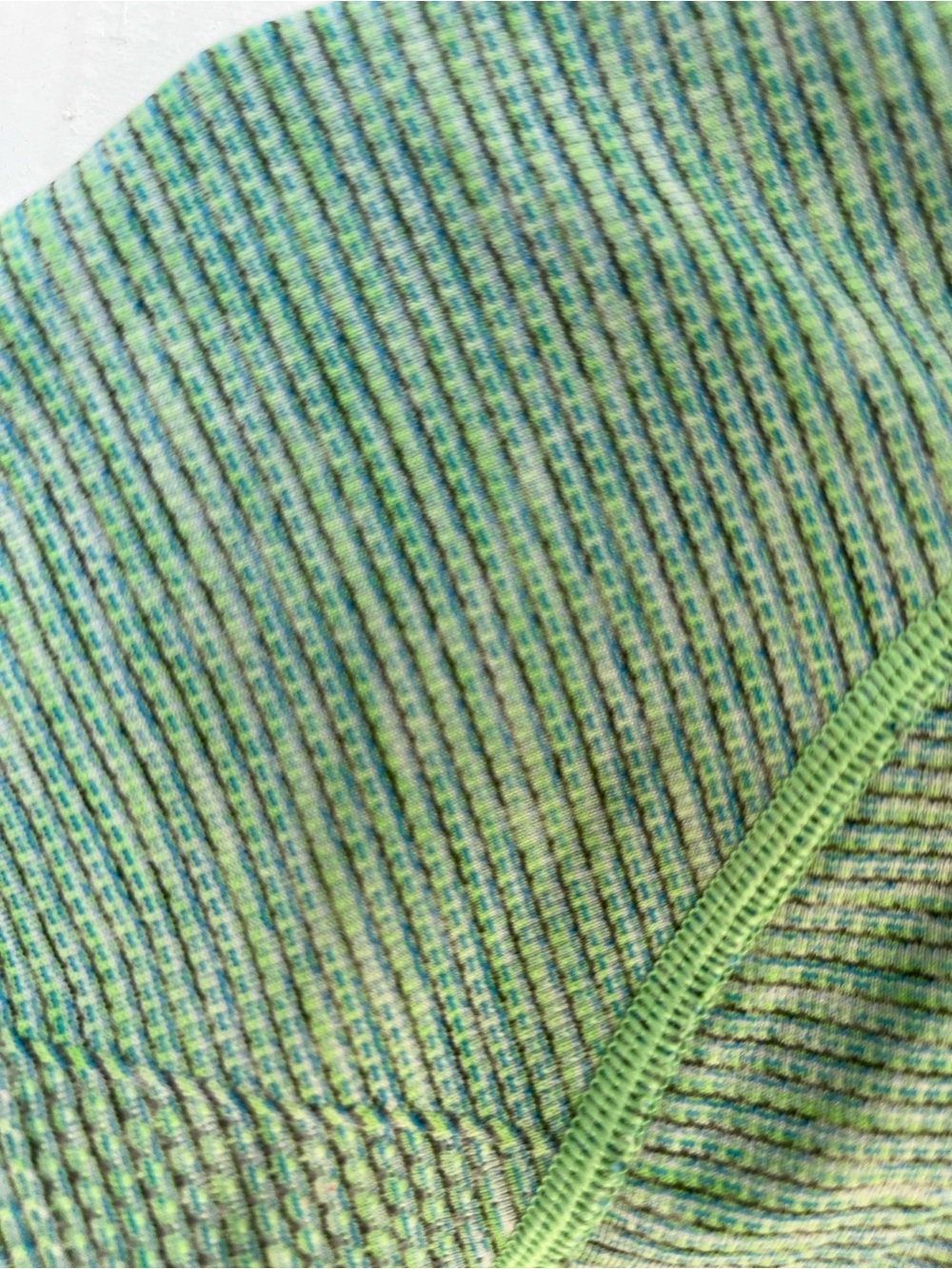 Lululemon Swiftly Tech Short Sleeve Tee Shirt 2.0 Hip-Length in Green Space Dye - Picture 5 of 7